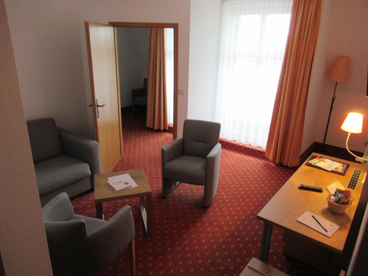 Hotel Markgraf Lehnin Exteriör bild